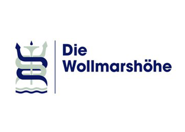 Logo der Klinik Die Wollmarshöhe, Deutschland - Partner für VR-Therapie (verwendet unsere VR Software für Expositionstherapie)