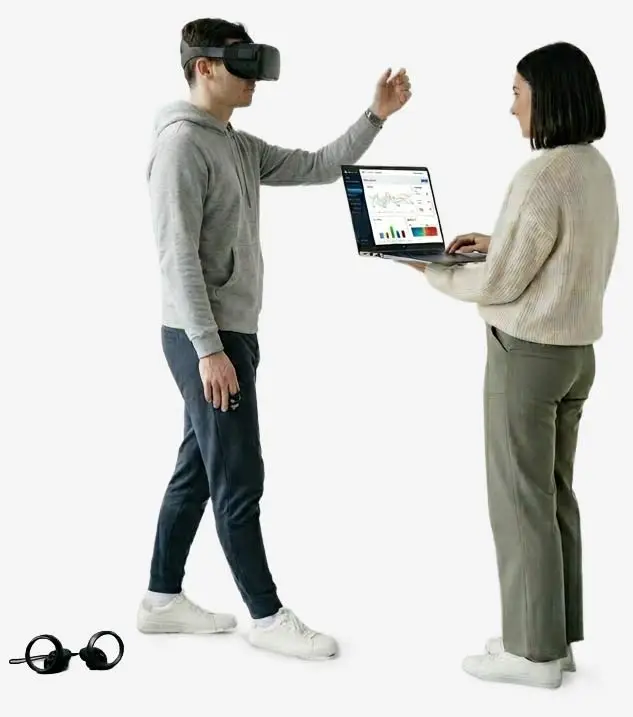 Therapeut am Laptop mit Patient und VR Headset, VR Coach smartsystem VR Therapie